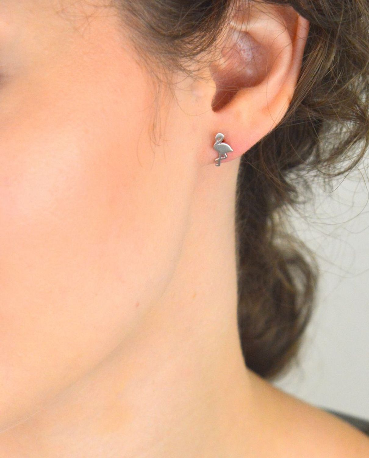 Kolczyki dziecięce ze srebra próby 925 – flamingi, model DIA-KLC-FLAMINGI-925 A0 18. Gładkie, lekkie, o wymiarach 1,1 cm x 5 mm. Zapięcie na sztyft. Idealne na prezent dla dziewczynki.1.jpg